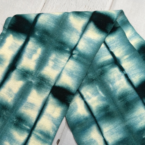 Wool scarf hand dyed green and white - Picture 8 of 12
